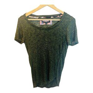 Haute Monde Green Short Sleeve Knit Top Size Large Pocket Slit Sides Stretch NWT